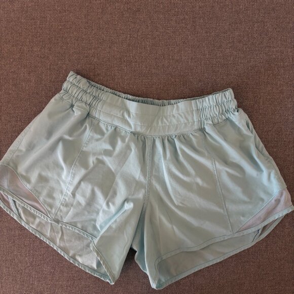 Lululemon Hotty Hot Low-Rise Lined Short 4" - Size 6 - Picture 1 of 9